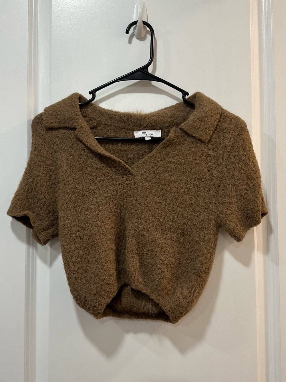 Cozy Short-Sleeve Collared Sweater - Brown